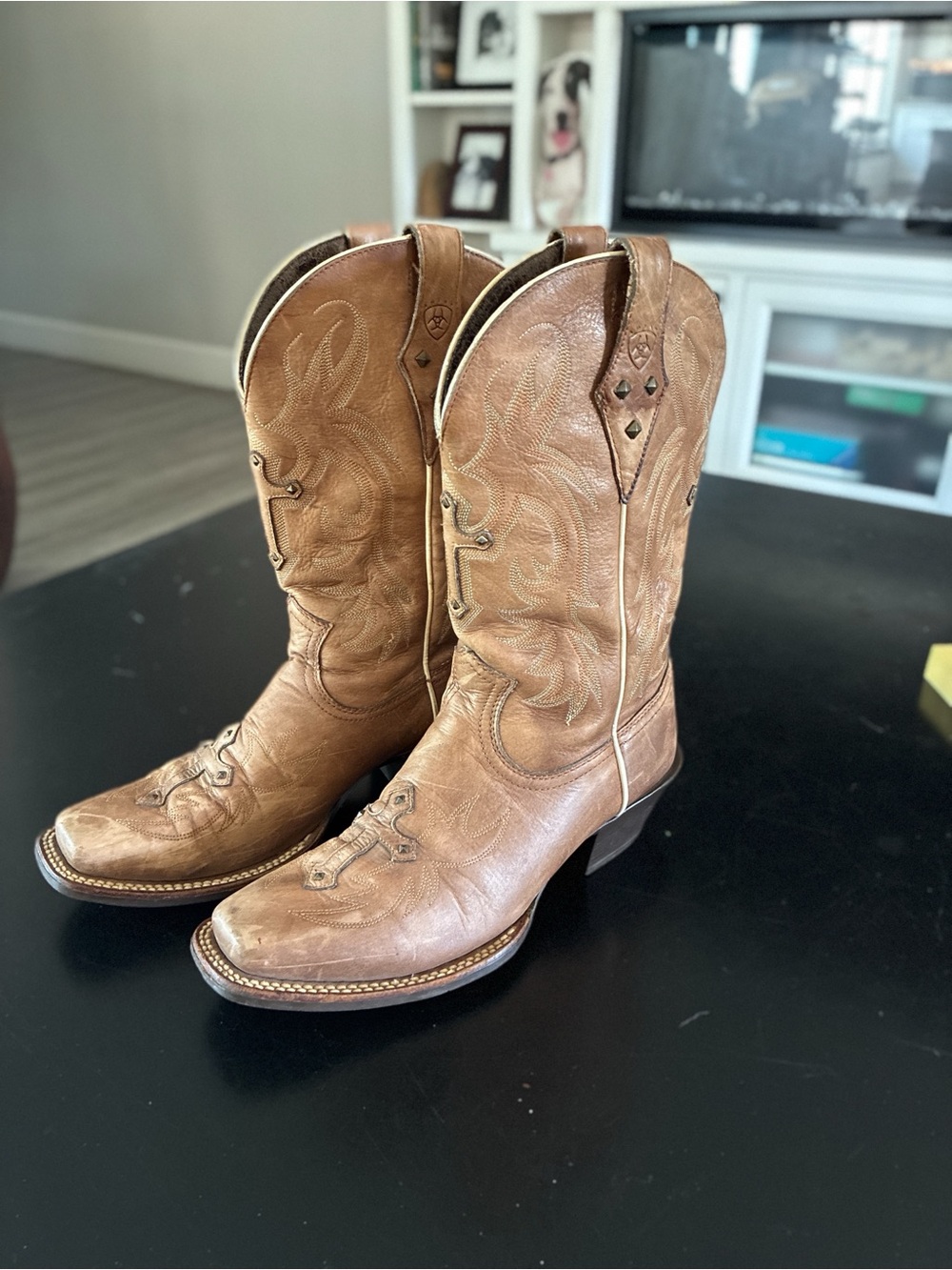 Ariat Tan Leather Western Cowboy Boots with Stitch Detailing